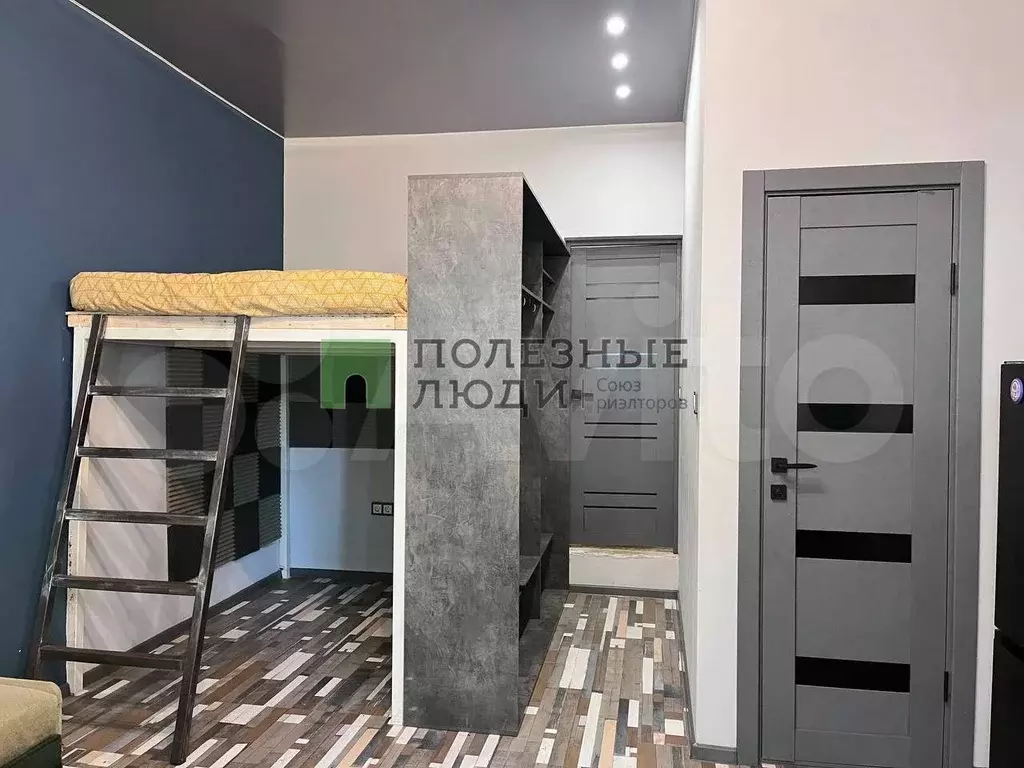 Комната 25 м в 3-к., 1/3 эт. - Фото 0
