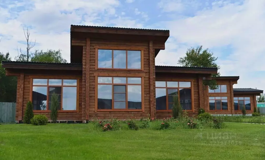 Дом в Волгоградская область, Камышин ул. Авиационная, 1 (94 м) - Фото 1