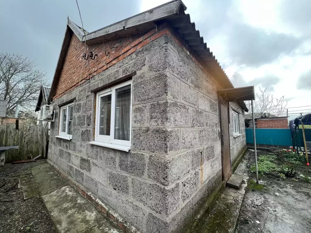 Дом в Краснодарский край, Щербиновское с/пос, пос. Щербиновский ул. ... - Фото 1