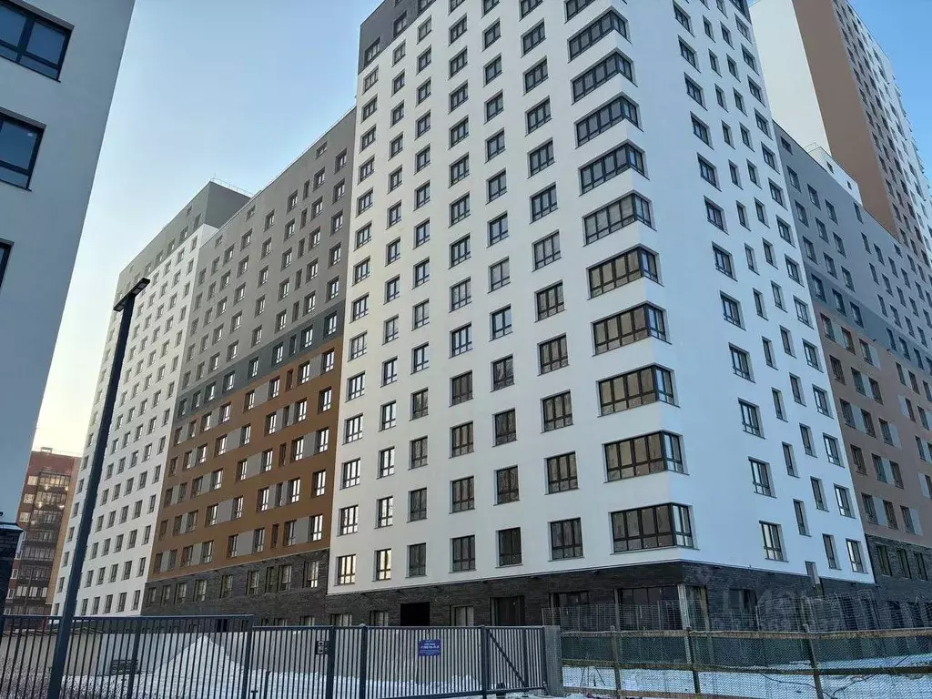 3-к кв. Красноярский край, Красноярск ул. Апрельская, 9 (69.8 м) - Фото 1