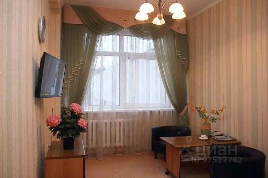 Комната Оренбургская область, Оренбург Парковый просп., 32 (30.0 м) - Фото 0