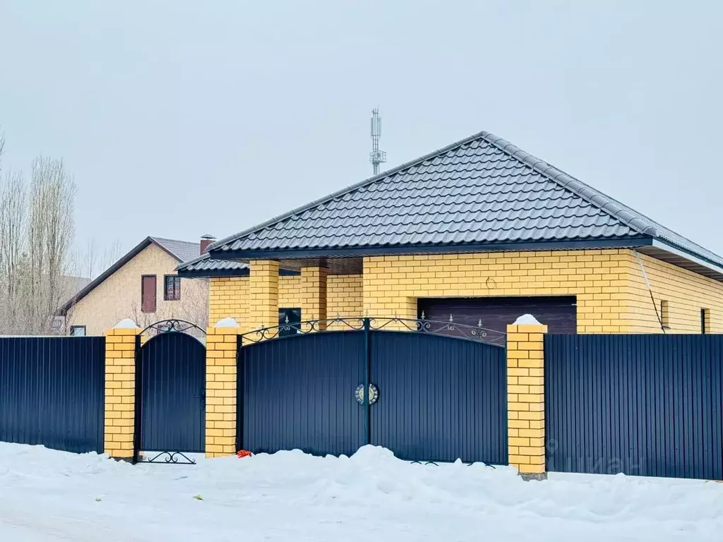 Дом в Оренбургская область, Оренбургский район, с. Подгородняя ... - Фото 0