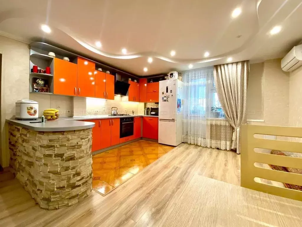 2-к кв. Татарстан, Казань ул. Фатыха Амирхана, 17 (70.0 м) - Фото 1