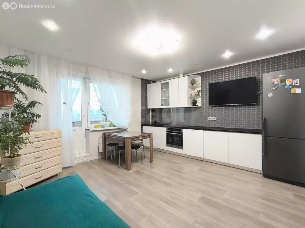 3-комнатная квартира: Челябинск, улица Трашутина, 47 (64 м) - Фото 0