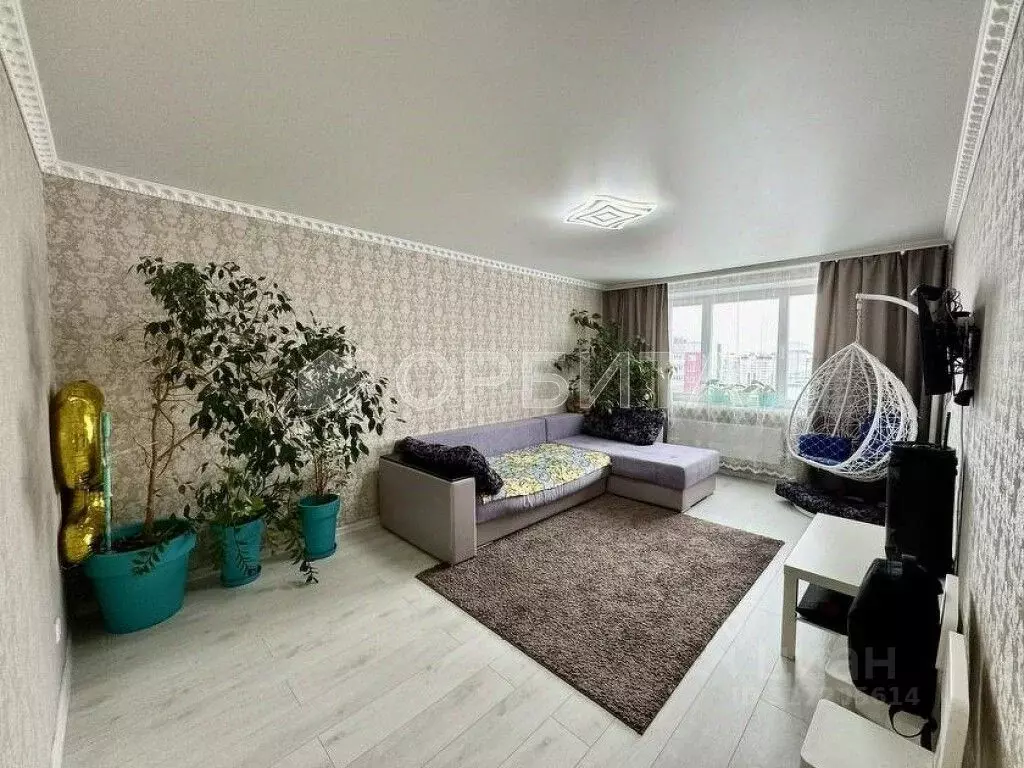 3-к кв. Тюменская область, Тюмень ул. Федюнинского, 60к2 (92.6 м) - Фото 0