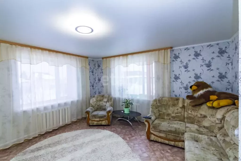 Дом в Тюменская область, Ялуторовский район, с. Памятное Коммунарская ... - Фото 0