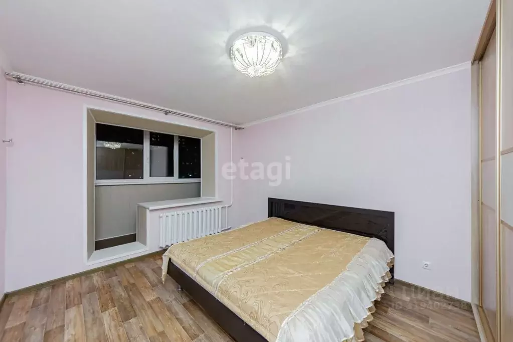 3-к кв. Тюменская область, Тюмень ул. Николая Семенова, 27к3 (90.1 м) - Фото 0