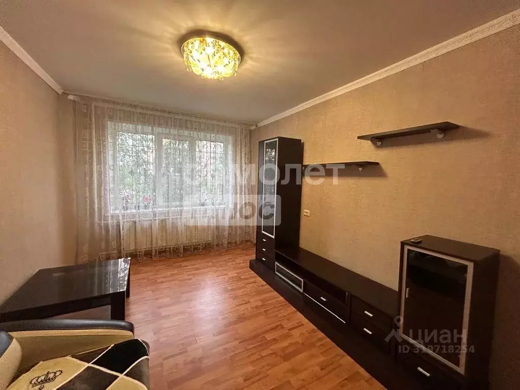 3-к кв. Курганская область, Курган Заозерный жилрайон, 2-й мкр, 20 ... - Фото 0