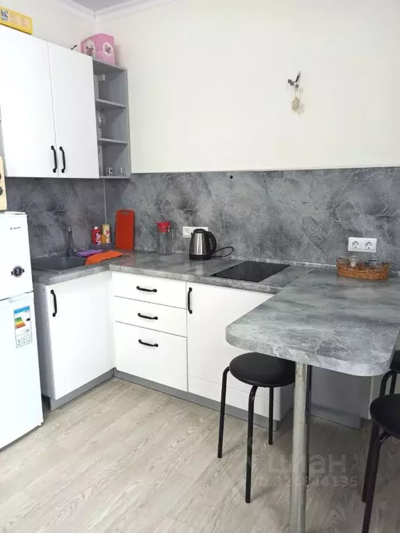 Студия Тюменская область, Тюмень ул. Василия Подшибякина, 17 (30.0 м) - Фото 1