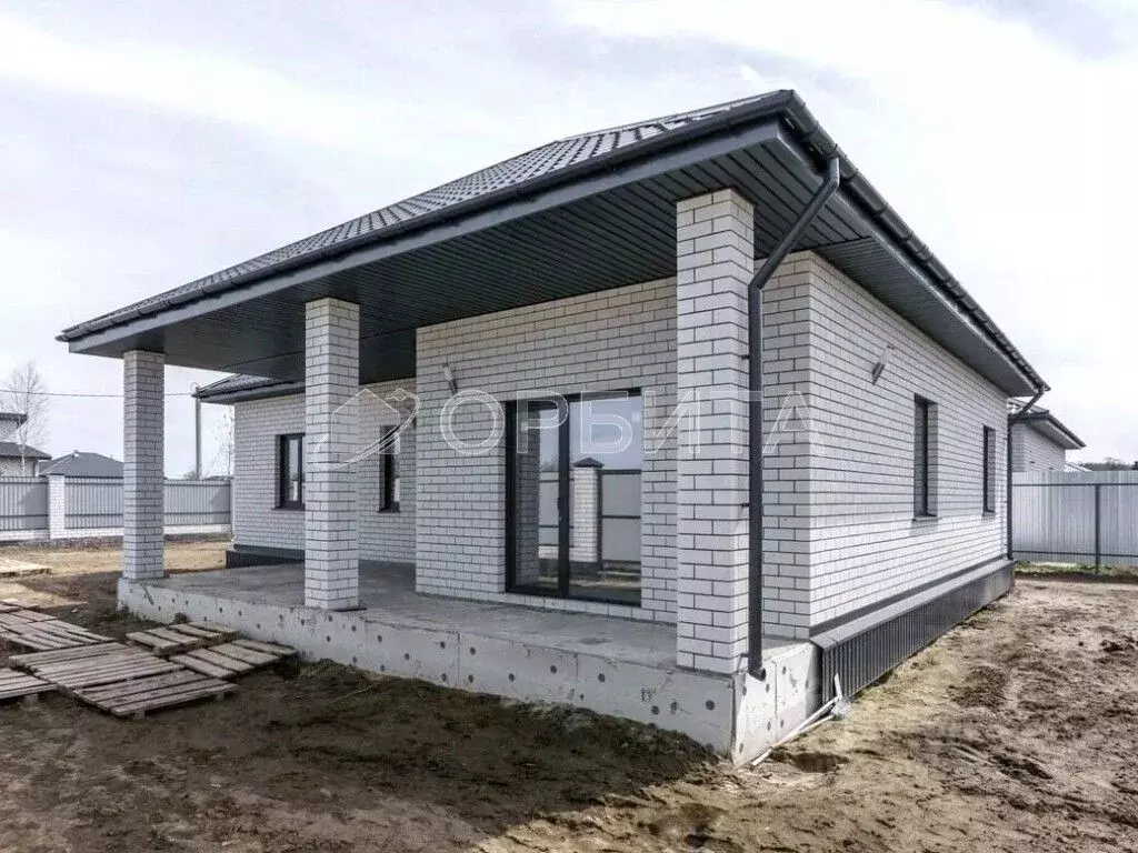 Дом в Тюменская область, Тюмень Пушкин мкр, ул. Онегина, 69 (126 м) - Фото 1