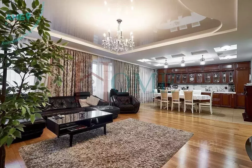 3-к кв. Новосибирская область, Новосибирск ул. Гоголя, 32/1 (140.0 м) - Фото 0