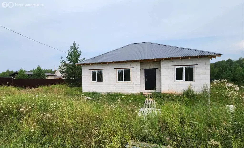 Дом в Бобинское сельское поселение, деревня Сапожнята, Барминская ... - Фото 0