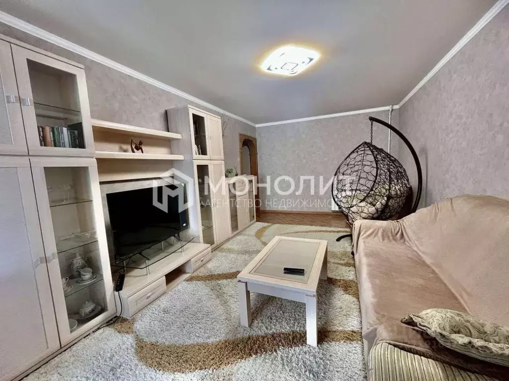 3-к кв. Белгородская область, Старый Оскол ул. 8 Марта, 42 (70.0 м) - Фото 1