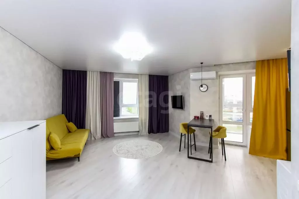 1-к кв. Тюменская область, Тюмень ул. Тимофея Кармацкого, 5 (42.0 м) - Фото 0