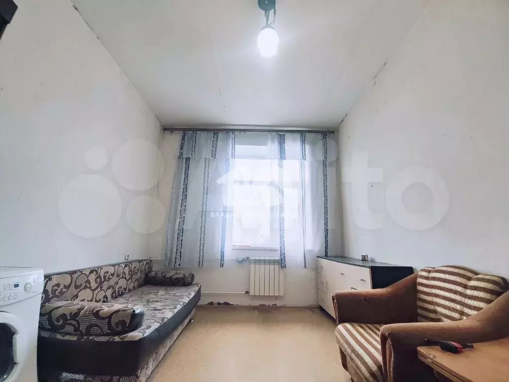 Комната 14 м в 6-к., 2/2 эт. - Фото 1