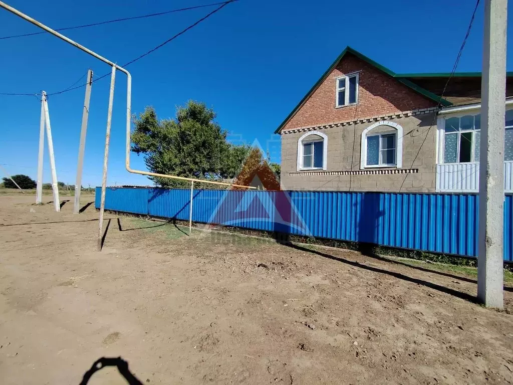 Дом в Астраханская область, Астрахань Вишневая ул., 9 (199 м) - Фото 1