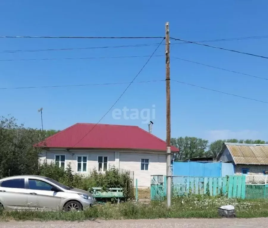 Дом в Башкортостан, Стерлитамакский район, Айгулевский сельсовет, с. ... - Фото 1