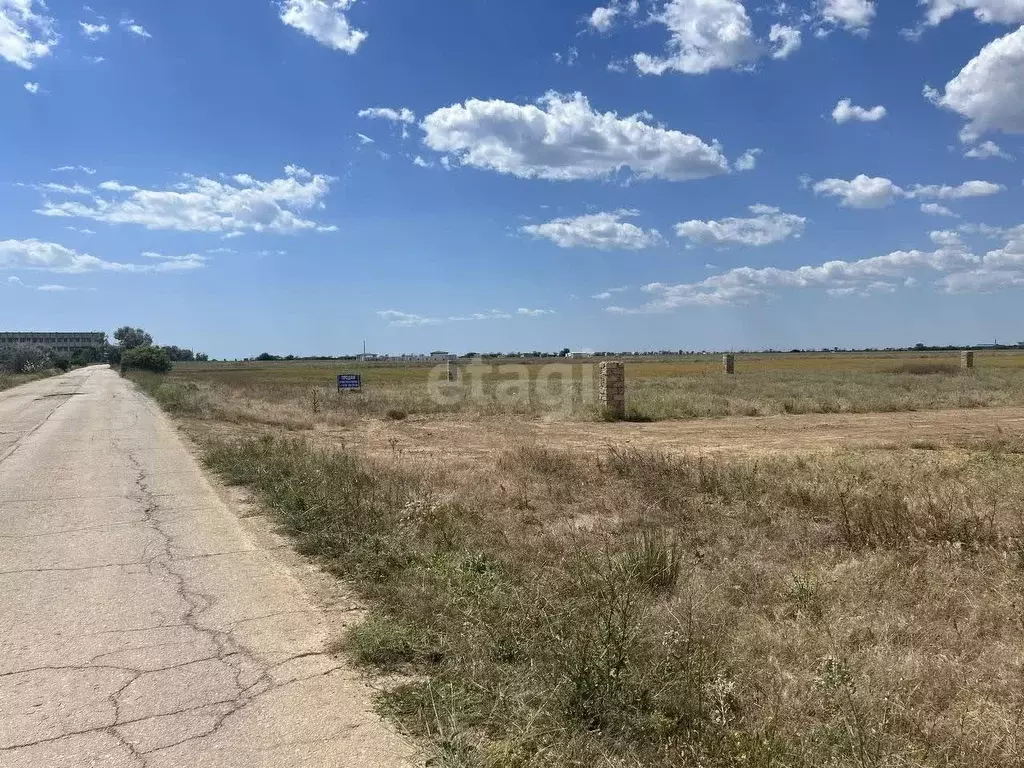 Участок в Крым, Сакский район, с. Молочное ул. Пионерская (6.6 сот.) - Фото 0