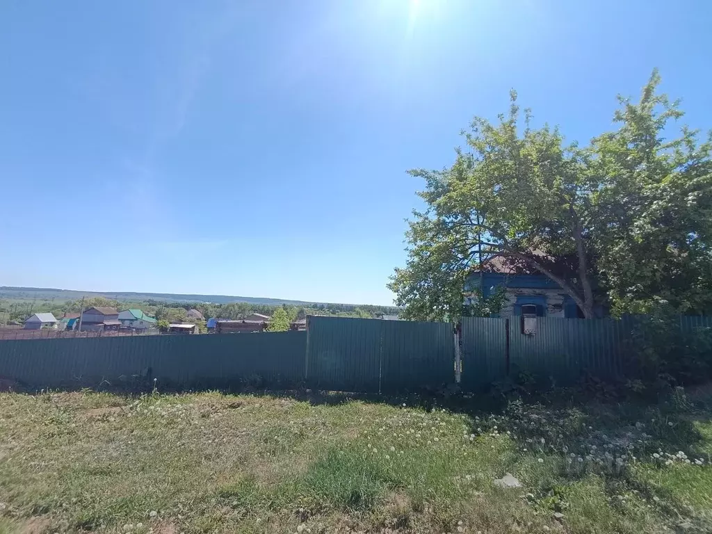 Дом в Башкортостан, Чишминский район, Алкинский сельсовет, с. ... - Фото 1