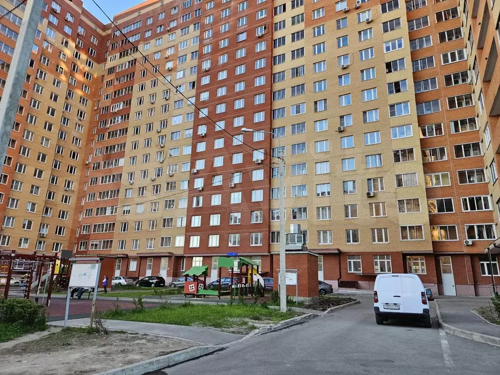 Доля в 3-к. квартире, 22м, 2/17эт. - Фото 0