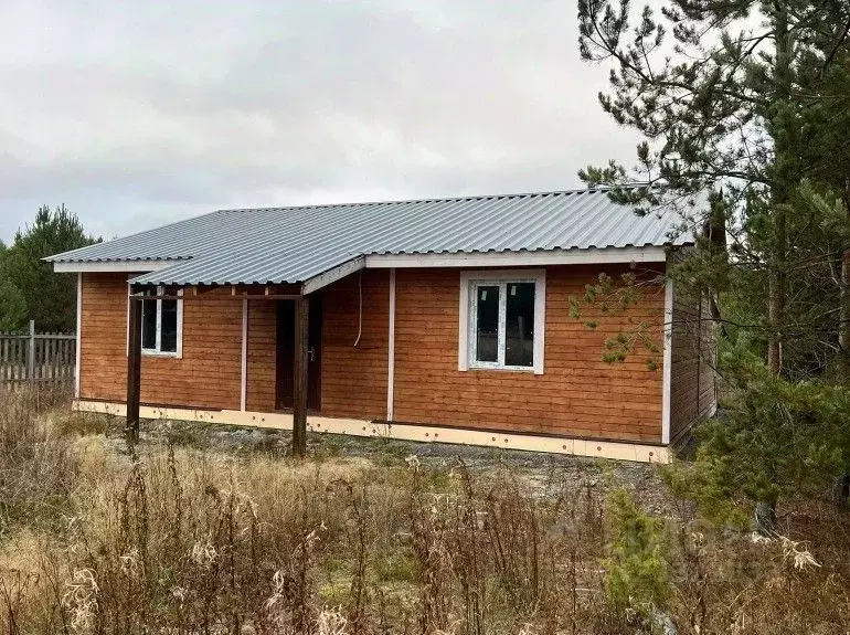 Дом в Карелия, Медвежьегорский муниципальный округ, д. Челмужи  (93 м) - Фото 1