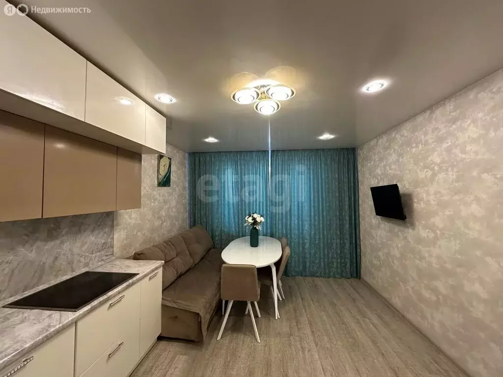 2-комнатная квартира: Тюмень, улица Павла Шарова, 1к1 (67 м) - Фото 2