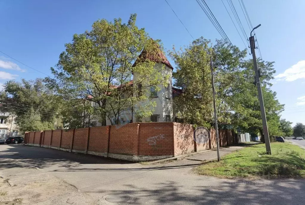 Дом в Калмыкия, Элиста ул. Чкалова, 12 (346 м) - Фото 1