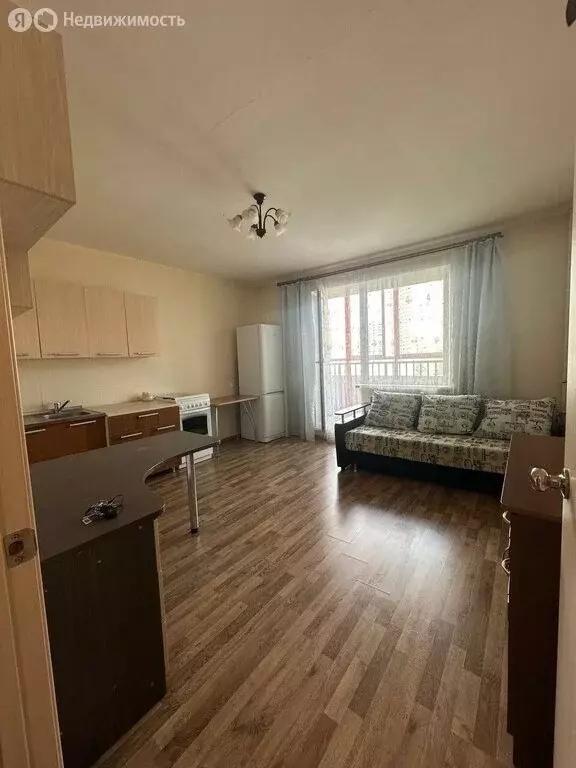 Квартира-студия: Челябинск, улица Братьев Кашириных, 131А (24 м) - Фото 1