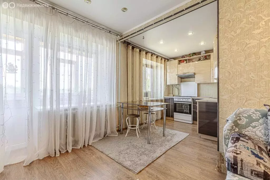 3-комнатная квартира: Казань, улица Липатова, 5 (55 м) - Фото 0