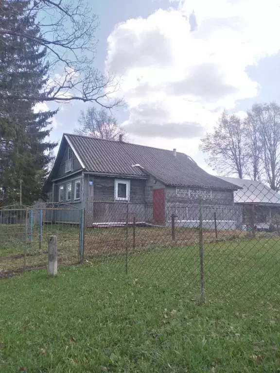 Дом в Новгородская область, Валдайский район, Семеновщинское с/пос, д. ... - Фото 0