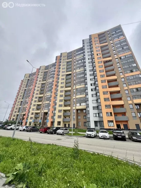 2-комнатная квартира: Верхняя Пышма, улица Орджоникидзе, 1 (56.3 м) - Фото 0