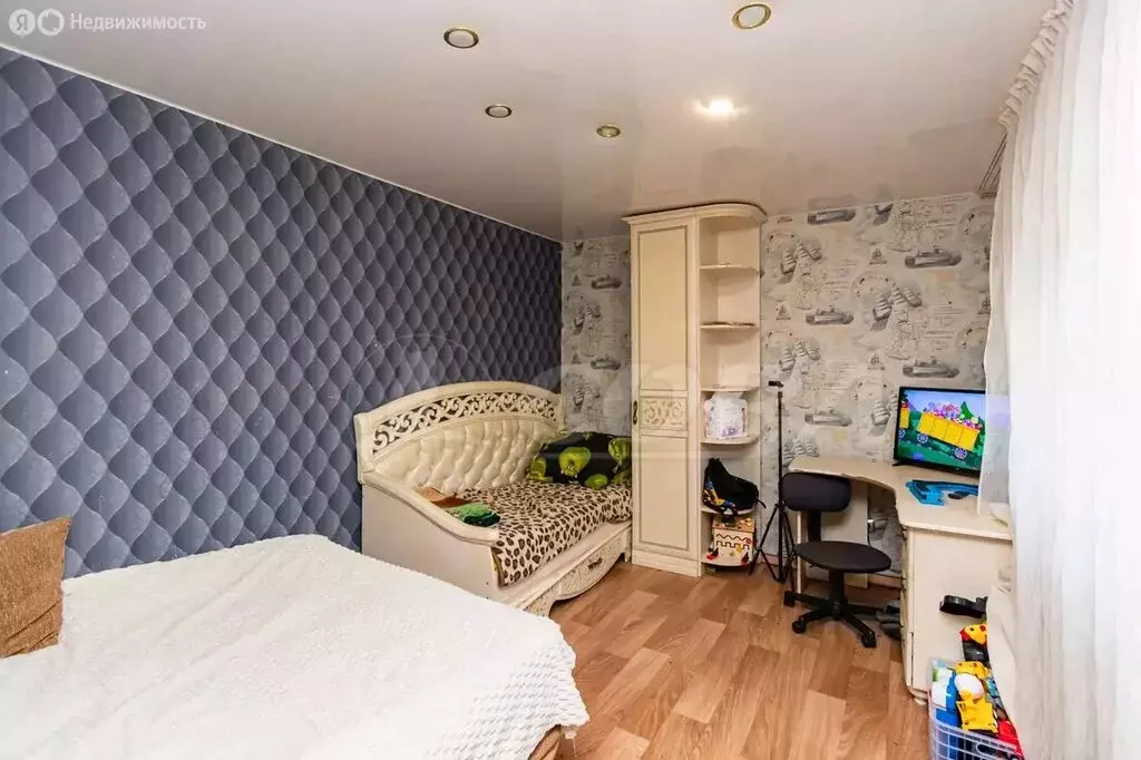 3-комнатная квартира: Тюмень, Депутатская улица, 80к1 (74 м) - Фото 0