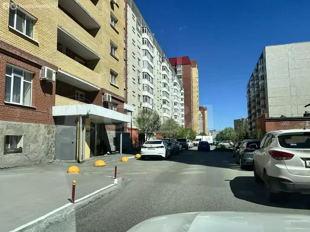 2-комнатная квартира: Тюмень, улица Пермякова, 69 (62.5 м) - Фото 0