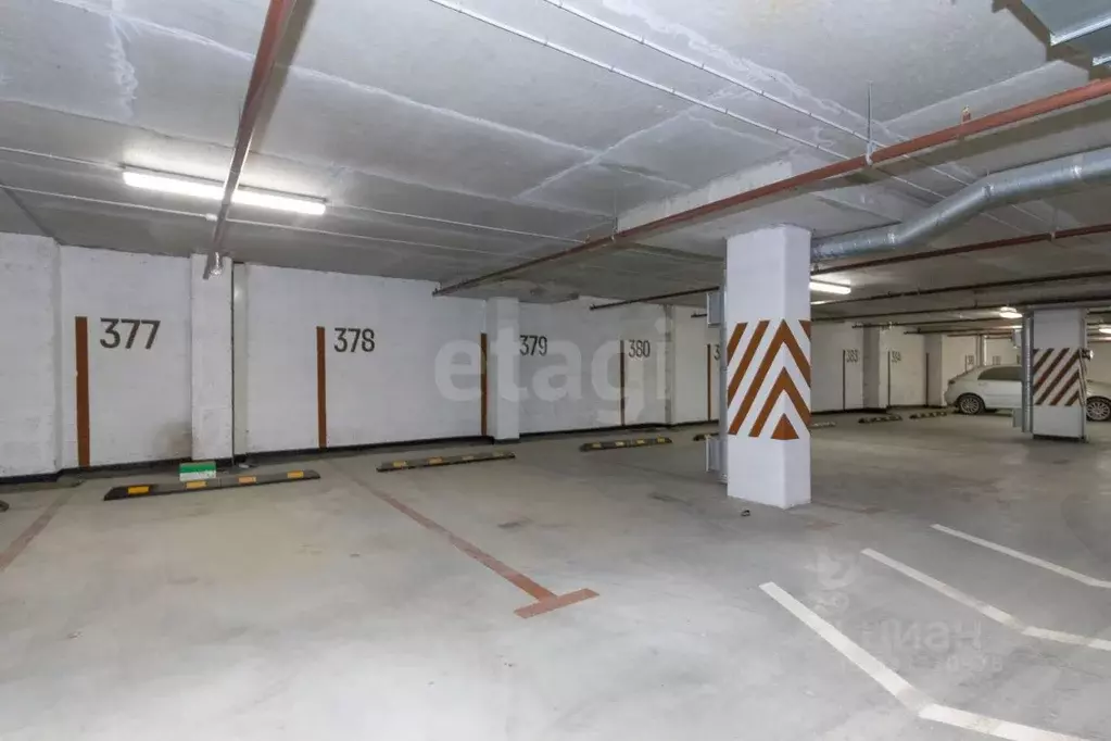 Гараж в Тюменская область, Тюмень ул. Тимофея Чаркова, 89 (13 м) - Фото 1