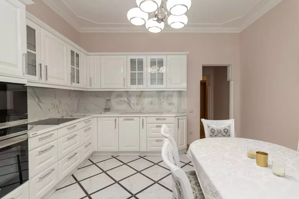 3-к кв. Тюменская область, Тюмень ул. Семакова, 6 (116.0 м) - Фото 1