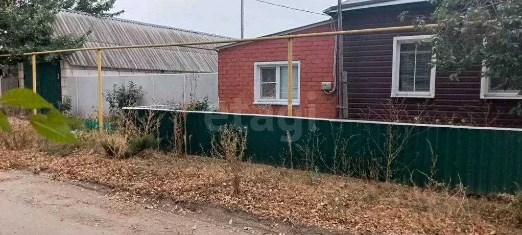 Дом в Воронежская область, Богучарский район, Дьяченковское с/пос, с. ... - Фото 1