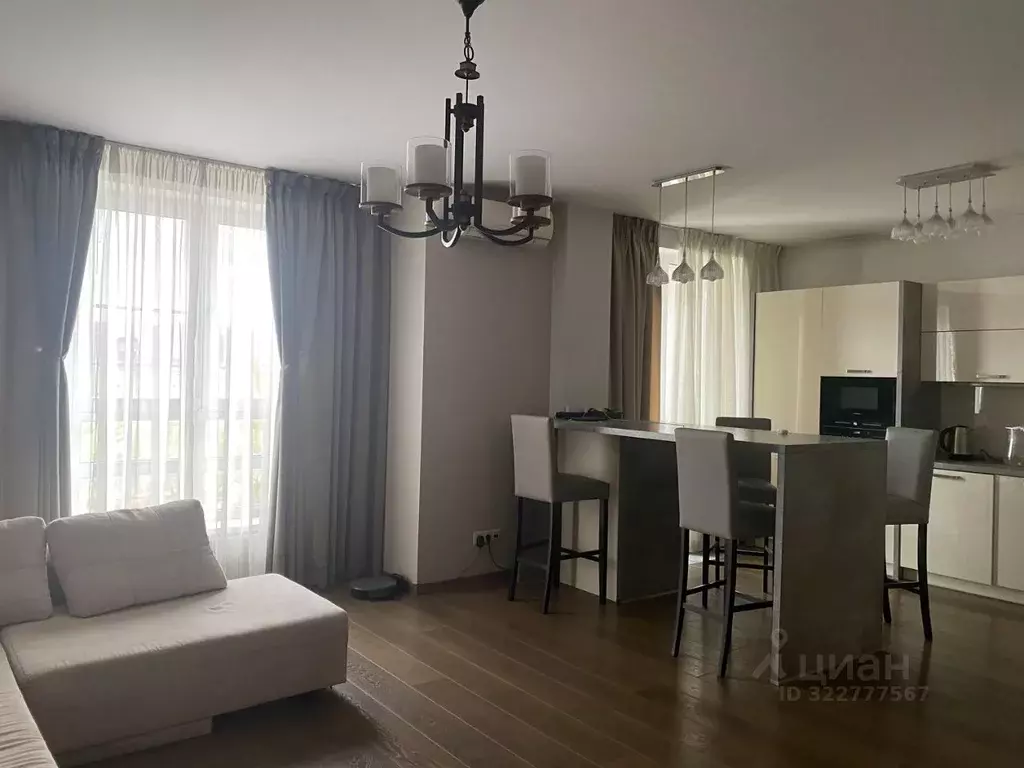 2-к кв. Омская область, Омск просп. Мира, 46 (81.7 м) - Фото 0