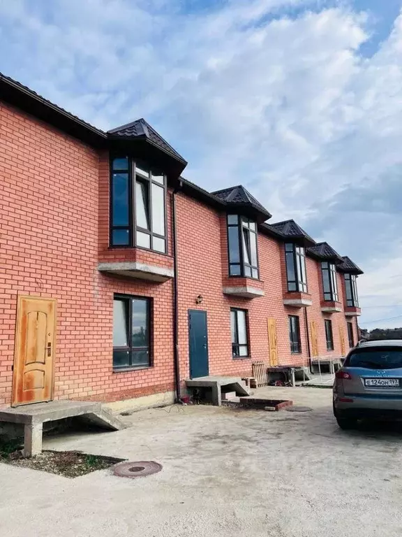 Таунхаус в Адыгея, Тахтамукайский район, Старобжегокайское с/пос, ... - Фото 1