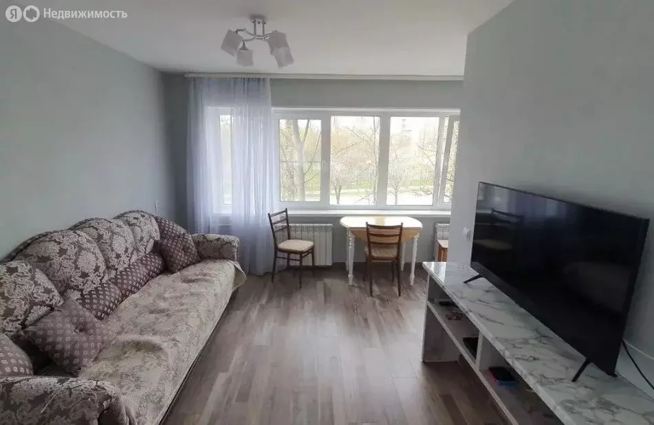 3-комнатная квартира: Череповец, улица Краснодонцев, 74 (58.4 м) - Фото 1