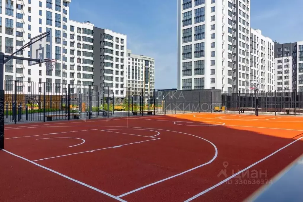2-к кв. Тюменская область, Тюмень ул. Братьев Бондаревых, 5 (61.2 м) - Фото 1