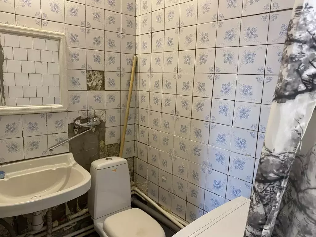 Комната Ленинградская область, Тихвин 5-й мкр, 41к1 - Фото 1