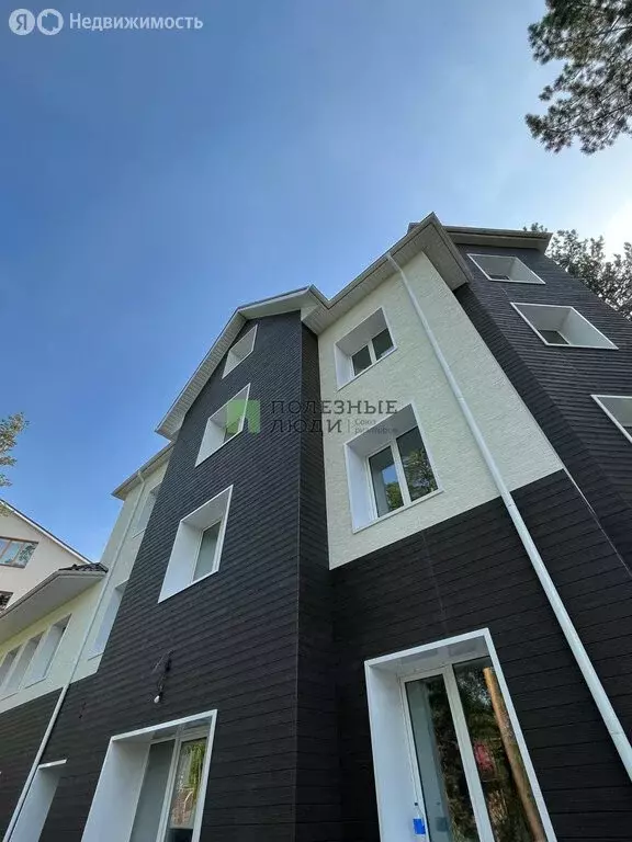 Дом в Красноярск, улица Серебряный Бор, 4 (500 м) - Фото 1