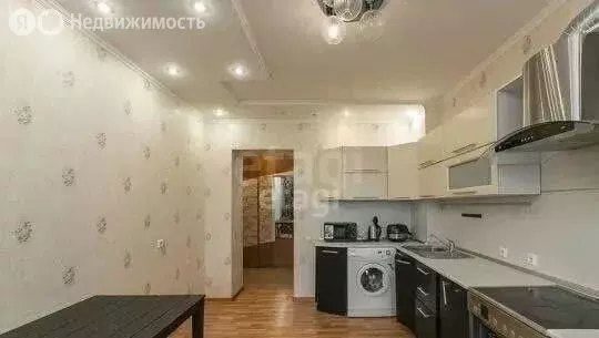 2-комнатная квартира: Тюмень, улица Болотникова, 19 (70 м) - Фото 1