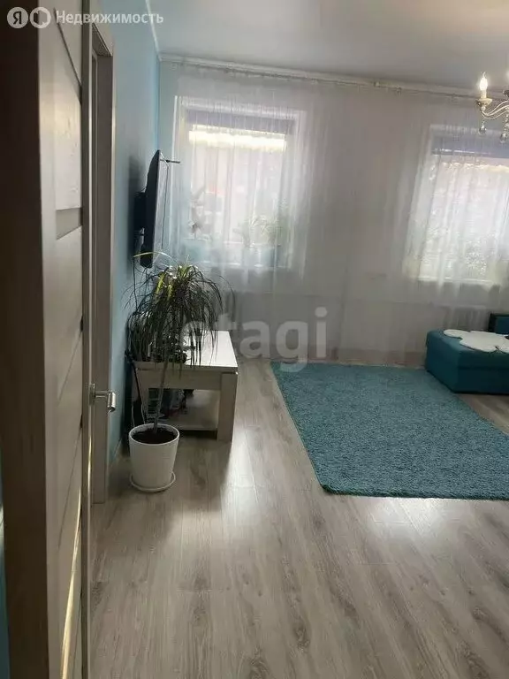 3-комнатная квартира: Калининград, улица Сержанта Щедина, 8 (68 м) - Фото 1