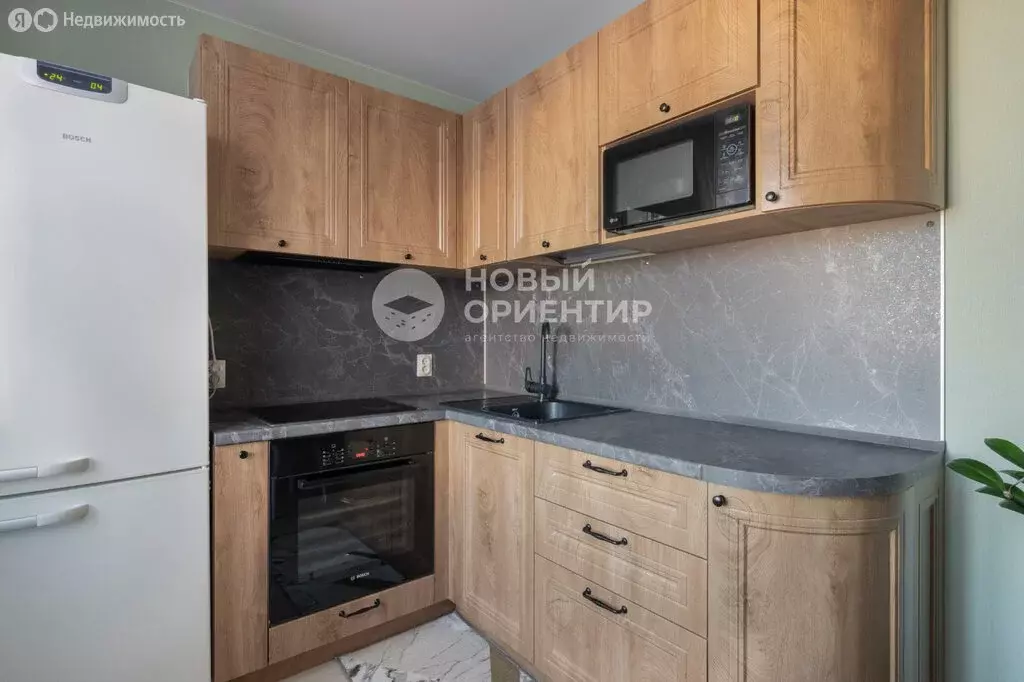 2-комнатная квартира: Екатеринбург, улица Победы, 31 (49 м) - Фото 2