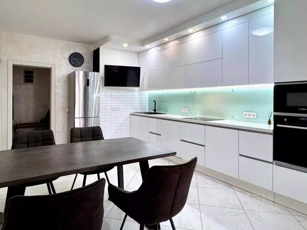 3-к кв. Иркутская область, Иркутск ул. Трилиссера, 8/3 (92.0 м) - Фото 0