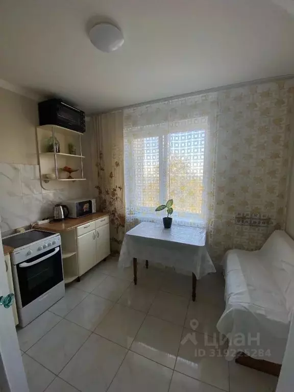 2-к кв. Крым, Щелкино Ленинский район, 3-й мкр, 102 (48.0 м) - Фото 0