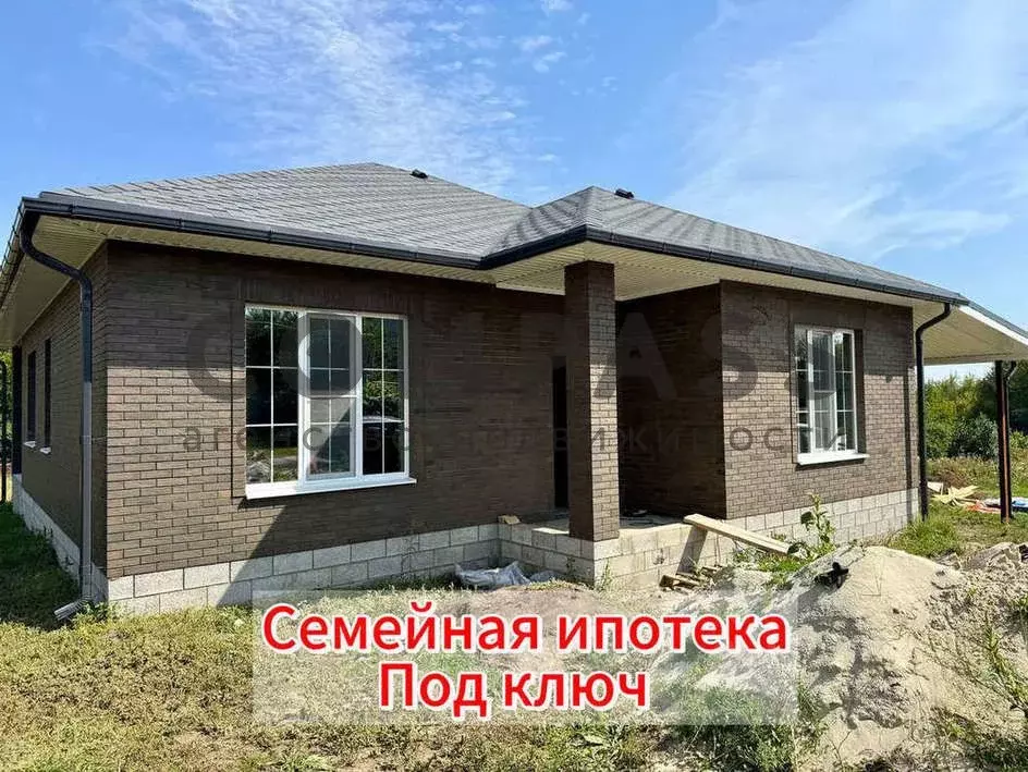 Дом в Белгородская область, Корочанский район, Мелиховское с/пос, с. ... - Фото 1