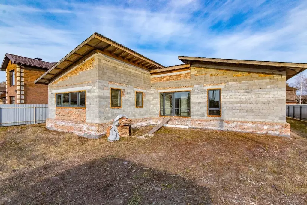 Дом в Омская область, Омский район, с. Пушкино ул. Мира (199 м) - Фото 1