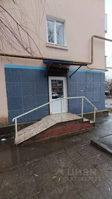 Помещение свободного назначения в Ростовская область, Гуково ул. Карла ... - Фото 1